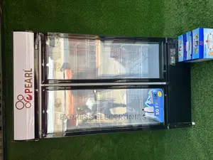 4levels of Plastic Coast Shelves/Base Pearl 2door Display