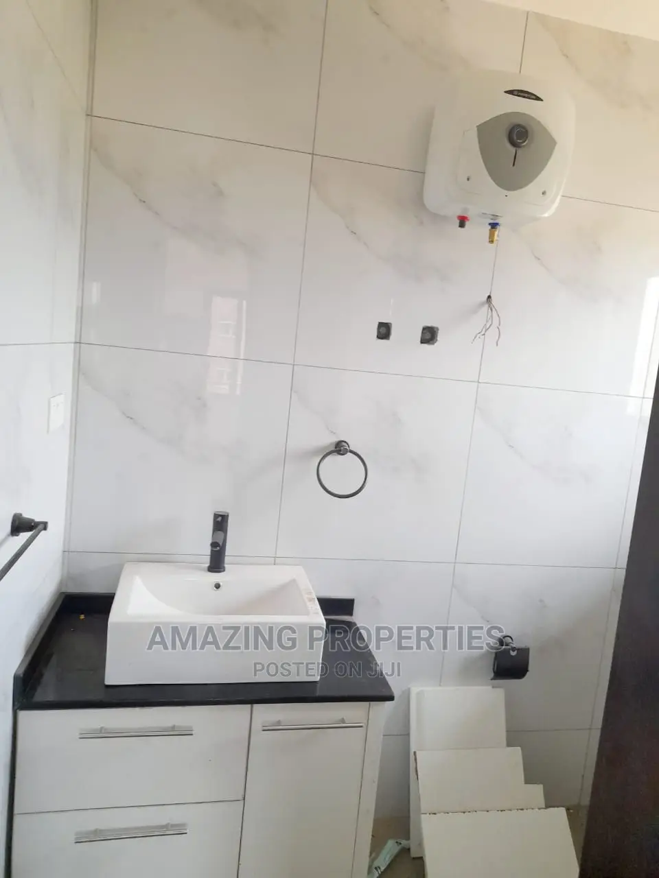 5bdrm House in 5Bedrooms Self for sale