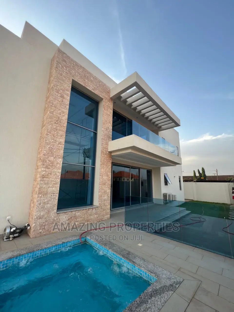 5bdrm House in 5Bedrooms Self for sale