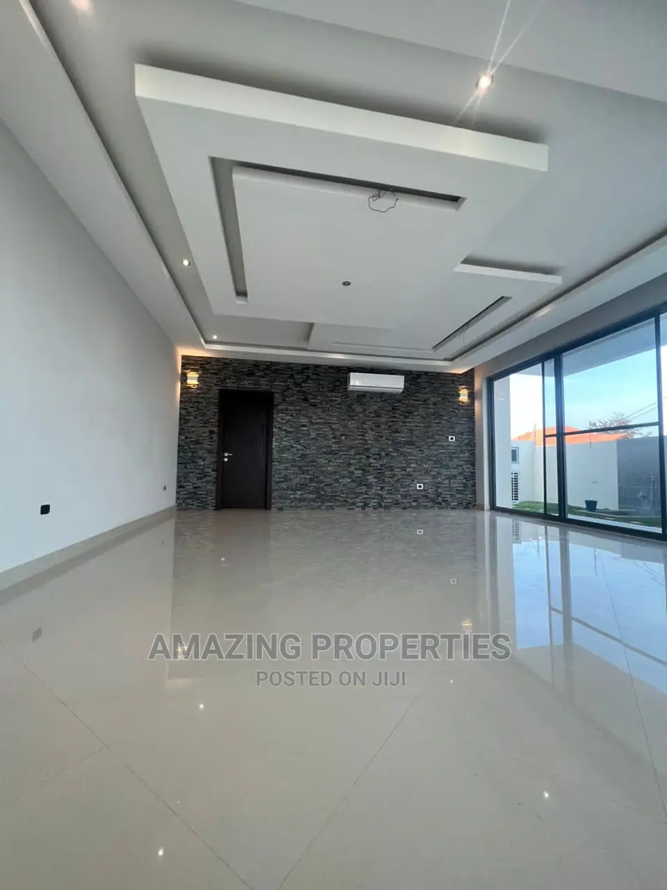 5bdrm House in 5Bedrooms Self for sale