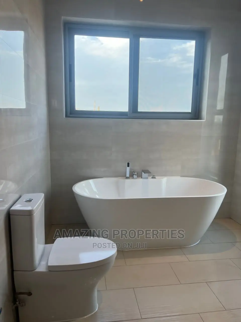 5bdrm House in 5Bedrooms Self for sale