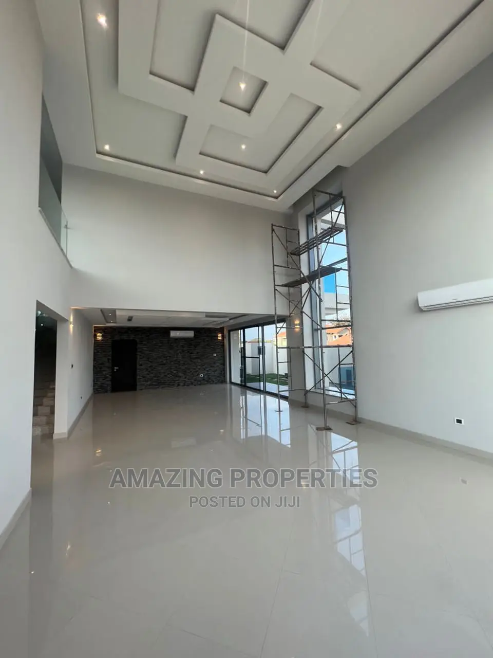 5bdrm House in 5Bedrooms Self for sale