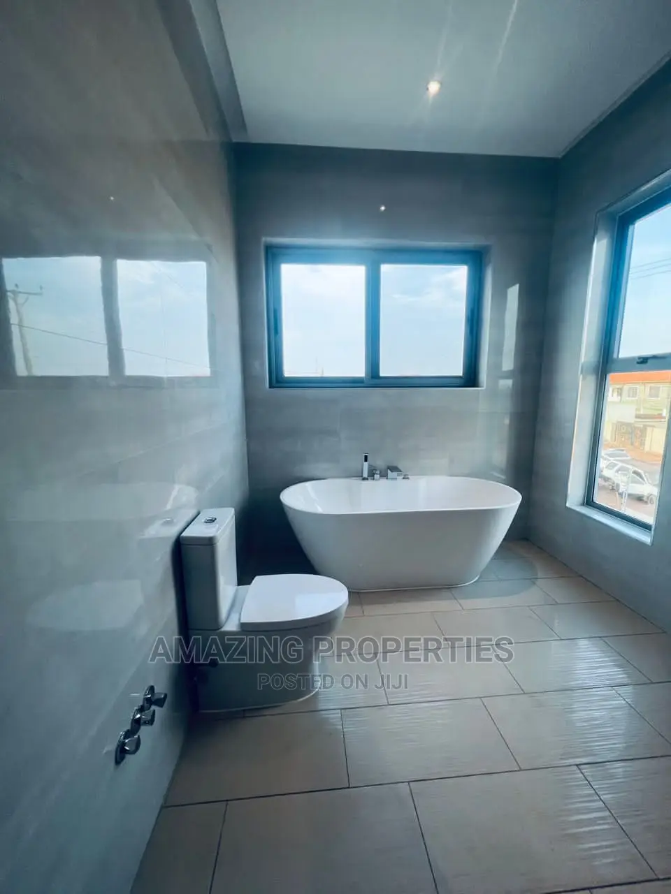 5bdrm House in 5Bedrooms Self for sale