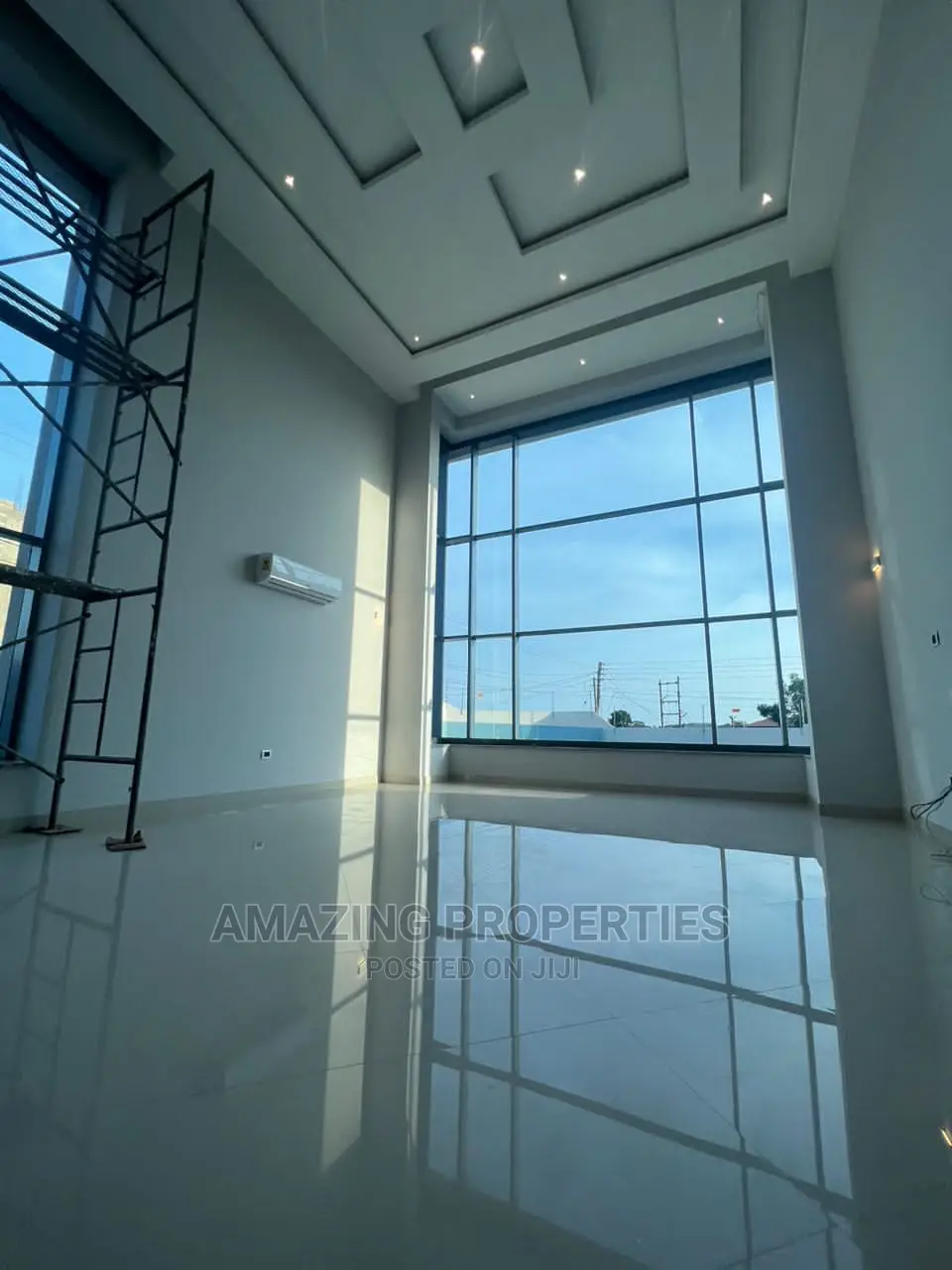 5bdrm House in 5Bedrooms Self for sale
