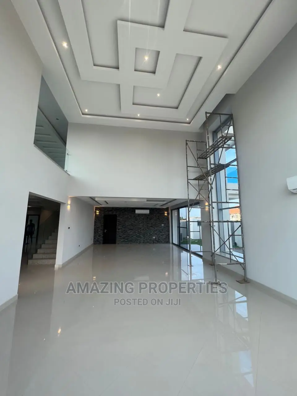 5bdrm House in 5Bedrooms Self for sale