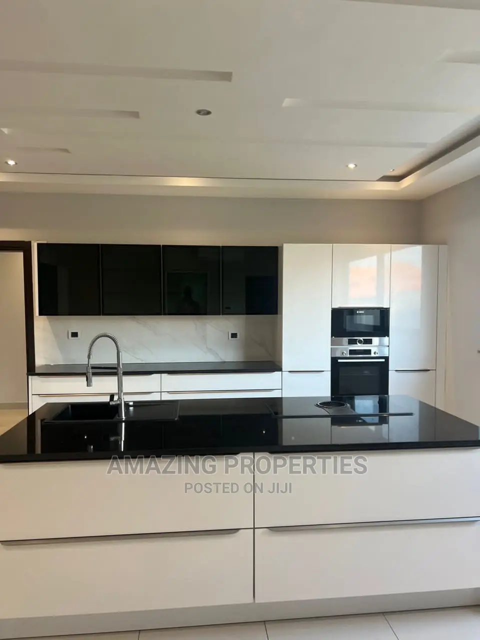 5bdrm House in 5Bedrooms Self for sale