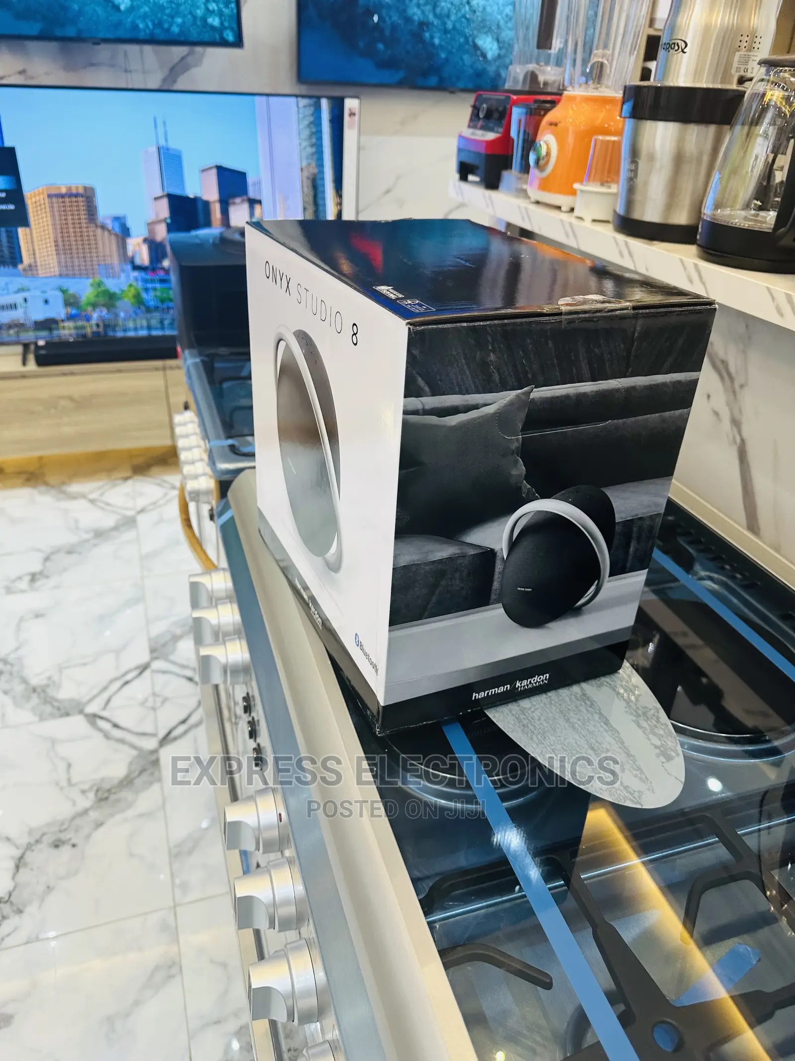 Sleek, Anodized Aluminum Handle Onyx 8 Wireless Speaker