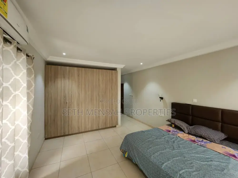 4bdrm Townhouse / Terrace in Skm, Dzorwulu for Rent