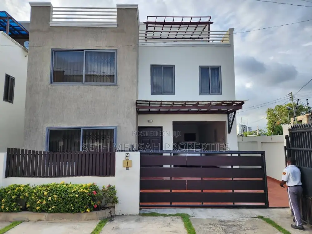 4bdrm Townhouse / Terrace in Skm, Dzorwulu for Rent