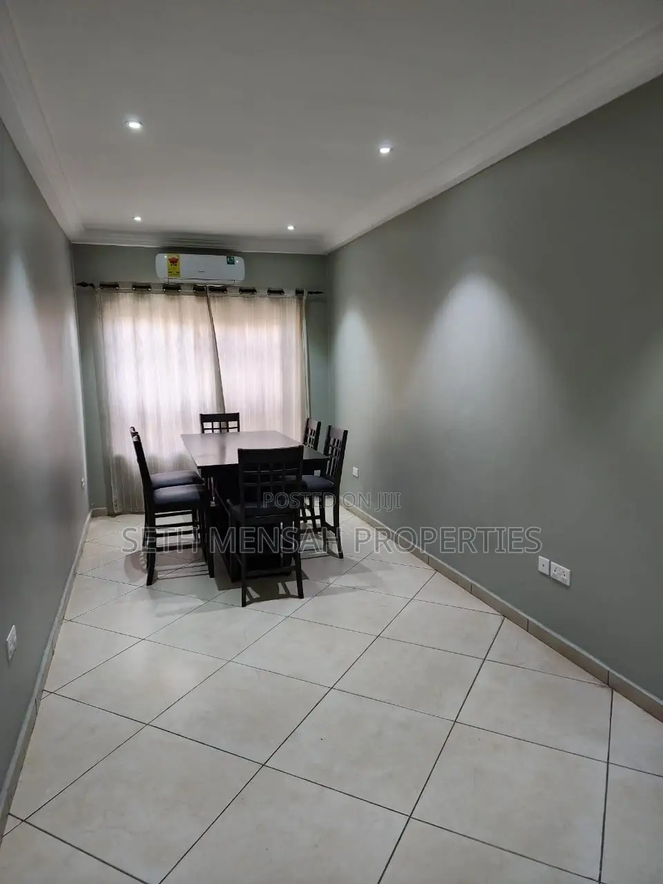 4bdrm Townhouse / Terrace in Skm, Dzorwulu for Rent