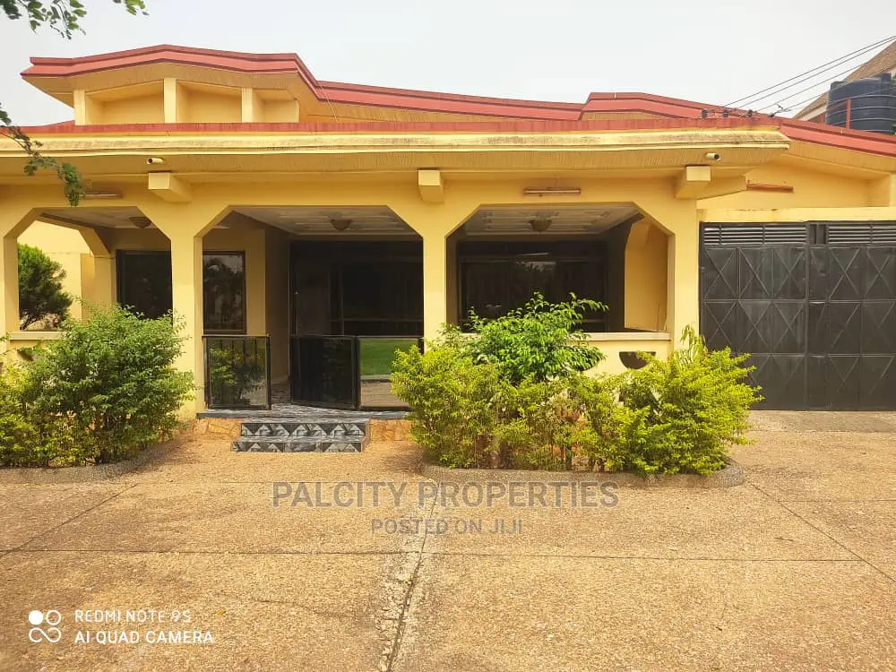 5bdrm House in Atasamanso, Kumasi Metropolitan for Sale