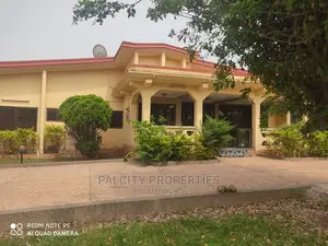 5bdrm House in Atasamanso, Kumasi Metropolitan for Sale
