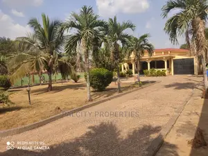 5bdrm House in Atasamanso, Kumasi Metropolitan for Sale