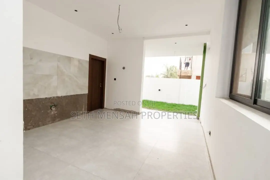 3bdrm House in Ashaley Botwe for Sale