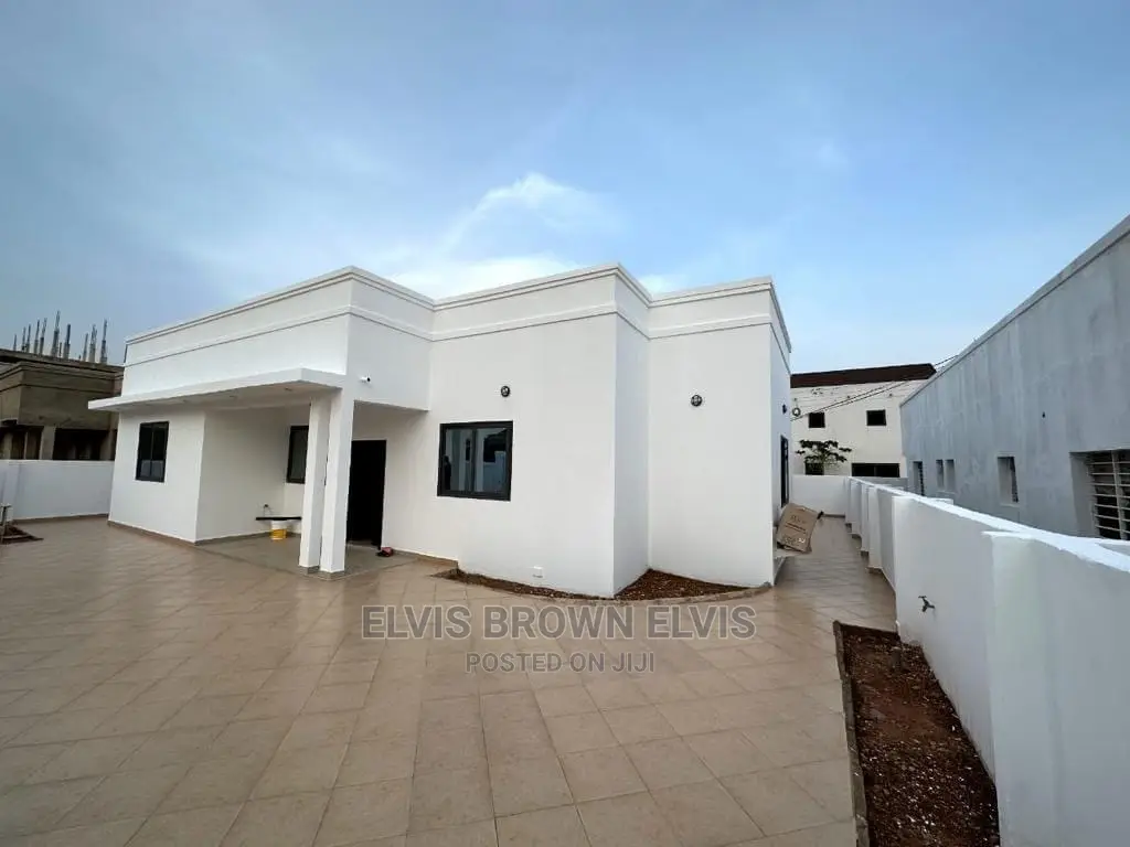 3bdrm House in Living Large, East Legon for Sale