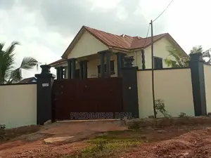 8bdrm House in Fredimens Real, Kumasi Metropolitan for Sale