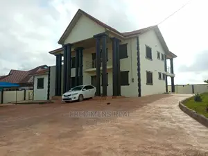 8bdrm House in Fredimens Real, Kumasi Metropolitan for Sale