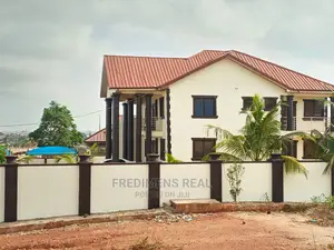 8bdrm House in Fredimens Real, Kumasi Metropolitan for Sale