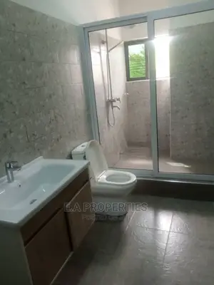 4bdrm House in E A Properties, Ghana Flag for sale