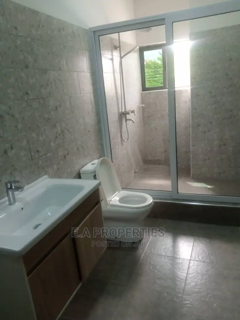 4bdrm House in E A Properties, Ghana Flag for sale