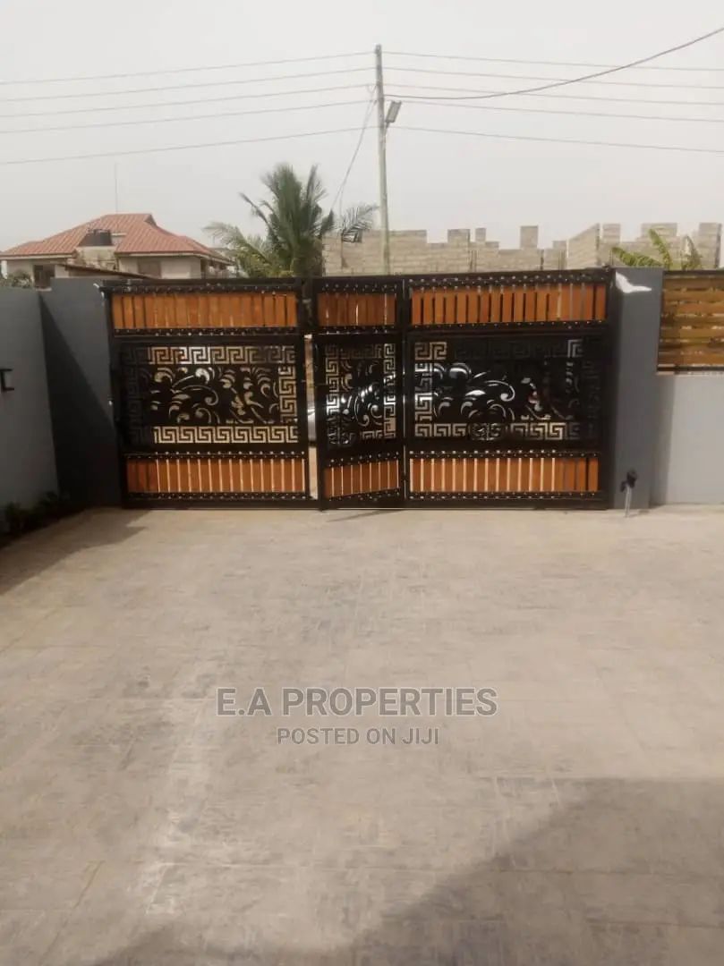 4bdrm House in E A Properties, Ghana Flag for sale