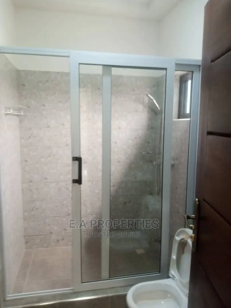 4bdrm House in E A Properties, Ghana Flag for sale