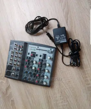 Behringer XENYX 1002 Studio Mixer