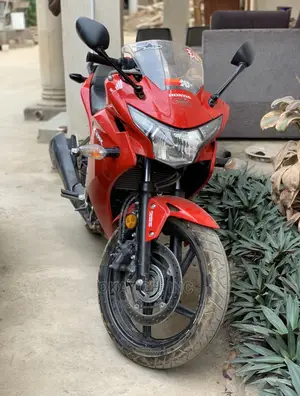 Honda CBR 2013 Red
