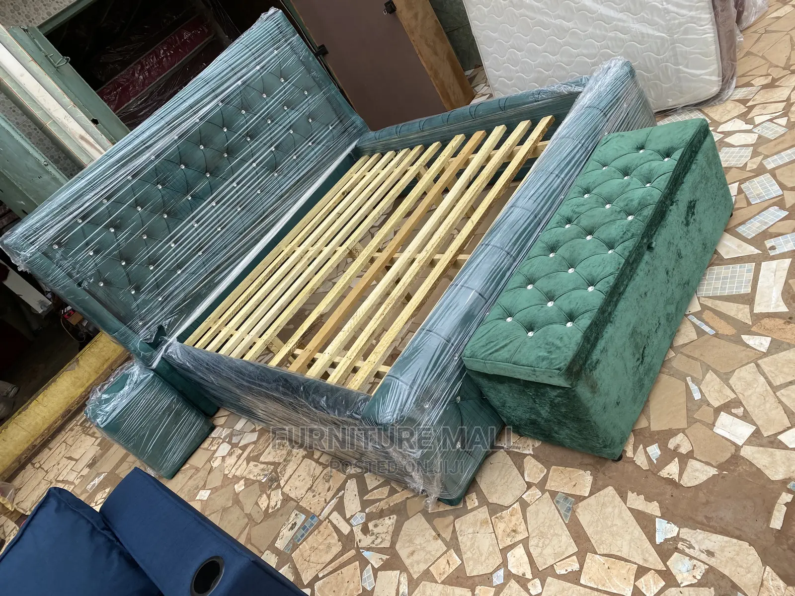Classic Queen Size Bed With Aotoman. Free Delivery