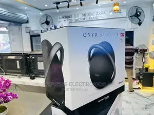 Fresh in Box Studio Speaker Onyx 7
