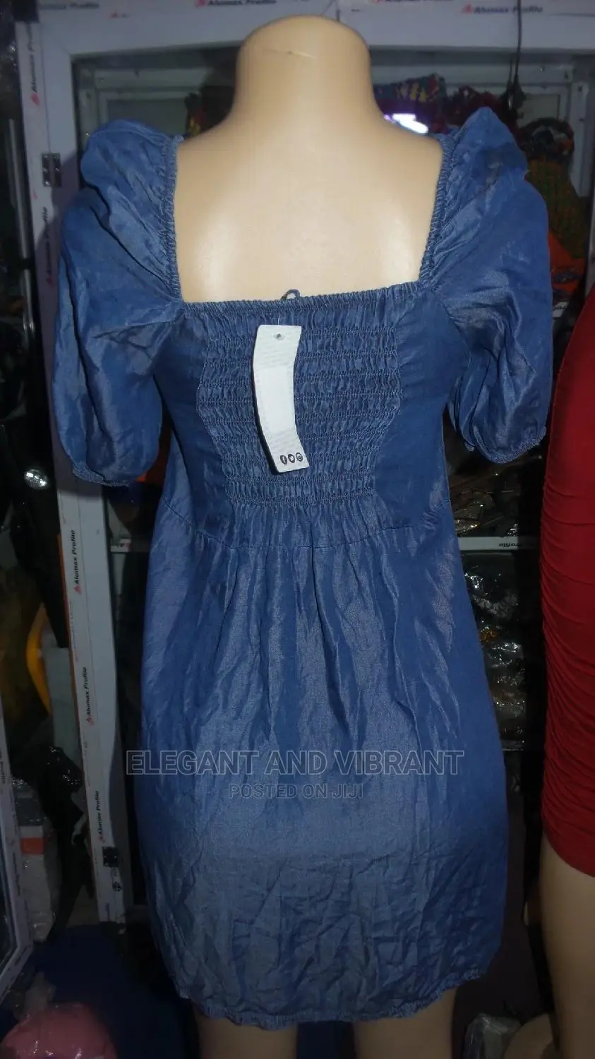 Beautiful Ladies Uk Jeans Dress With Slightly Pouf Hands.