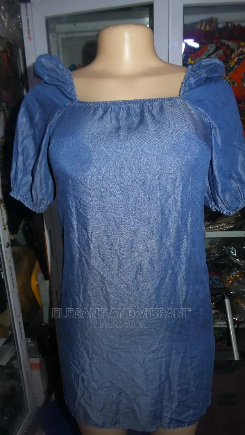 Beautiful Ladies Uk Jeans Dress With Slightly Pouf Hands.