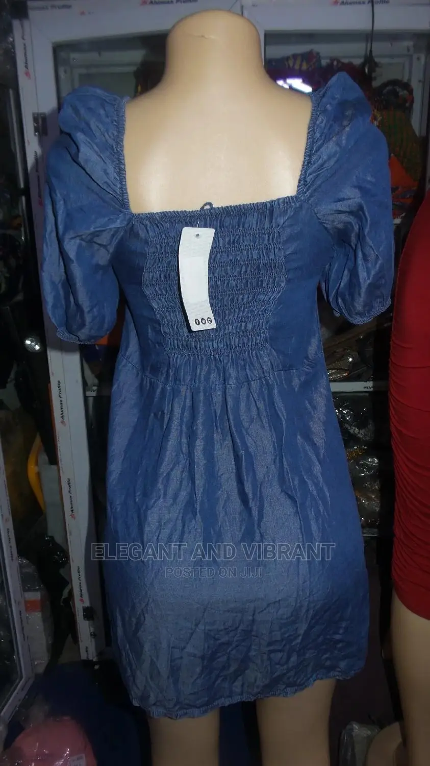 Beautiful Ladies Uk Jeans Dress With Slightly Pouf Hands.