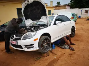 Mercedes Benz Mechanic Shop