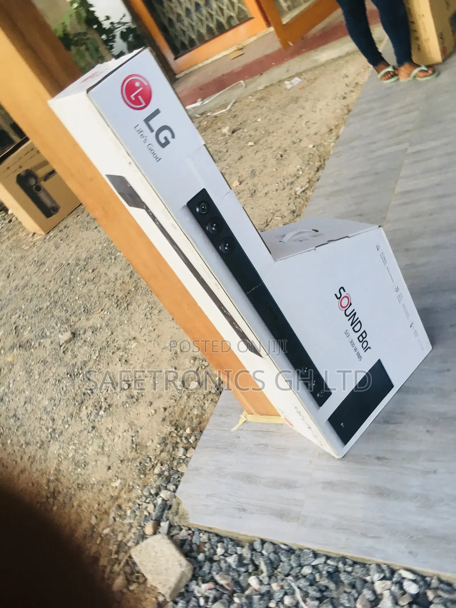 LG 2.1 Ch High Res Audio Sound Bar With Wireless Subwoofer