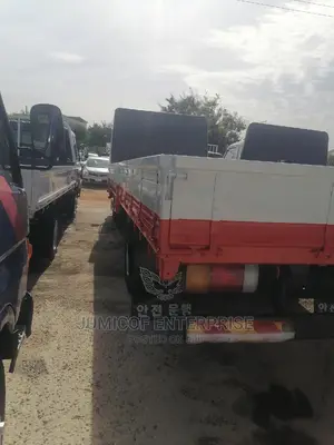 Hyundai 5 Ton Truck (Old Type)