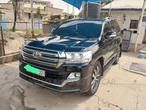 RENT Toyota Landcruiser V8