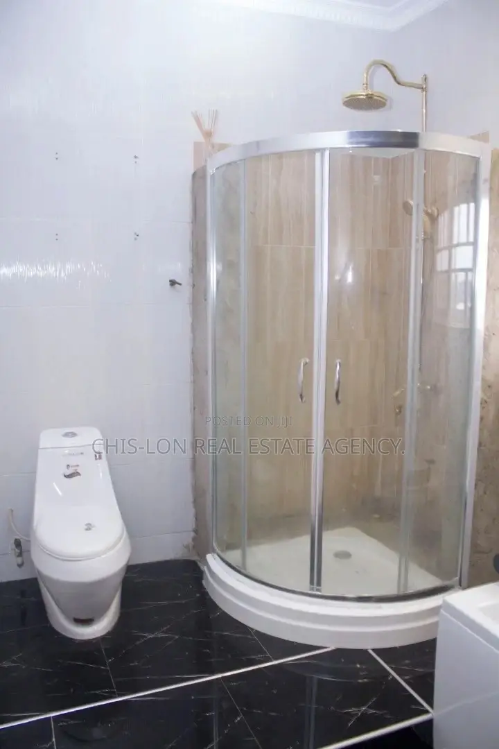 6bdrm House in Sharp-Connect., Kasoa for Sale
