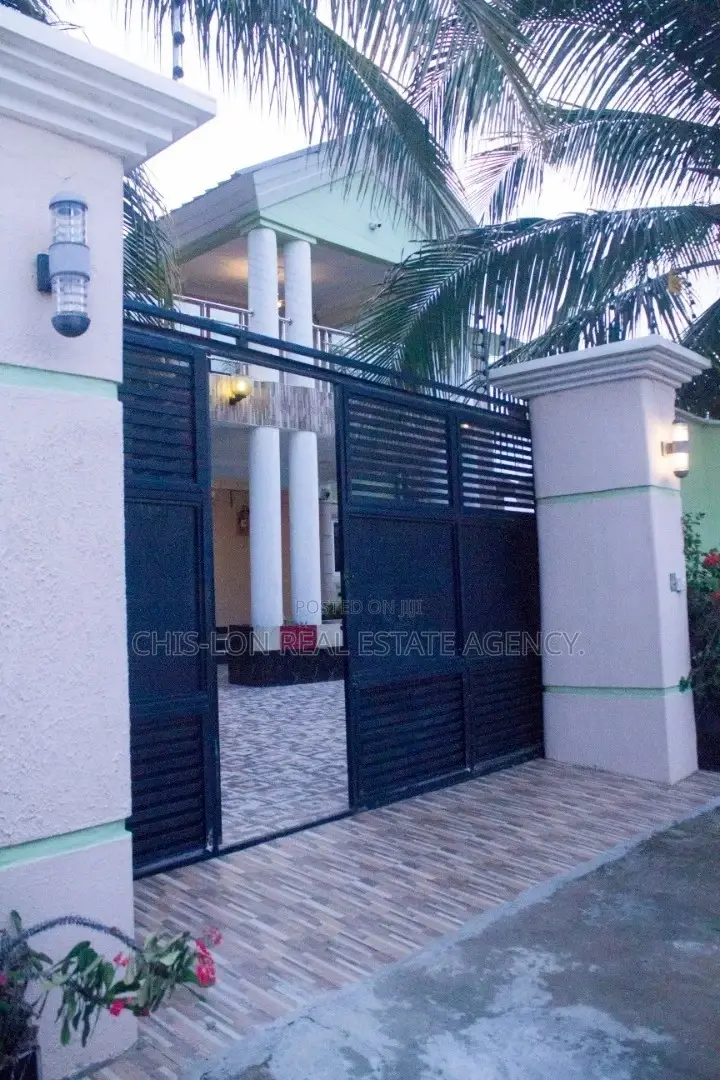 6bdrm House in Sharp-Connect., Kasoa for Sale