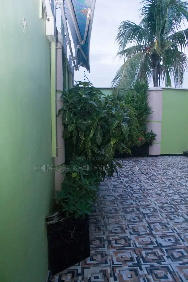 6bdrm House in Sharp-Connect., Kasoa for Sale