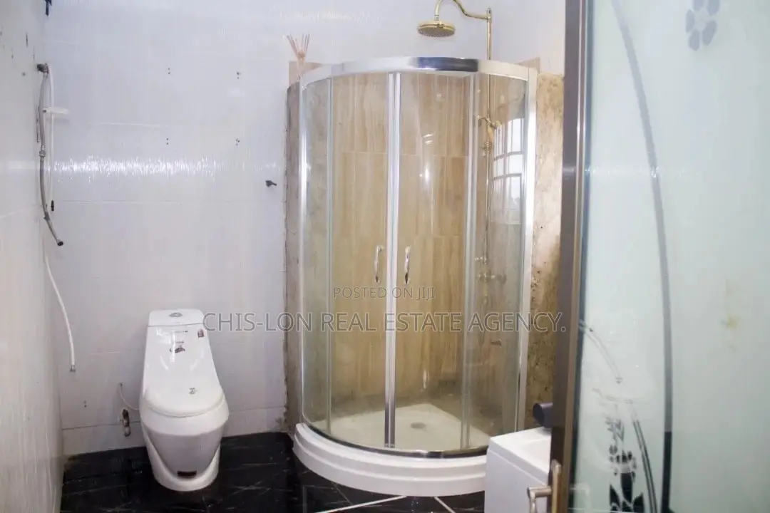 6bdrm House in Sharp-Connect., Kasoa for Sale
