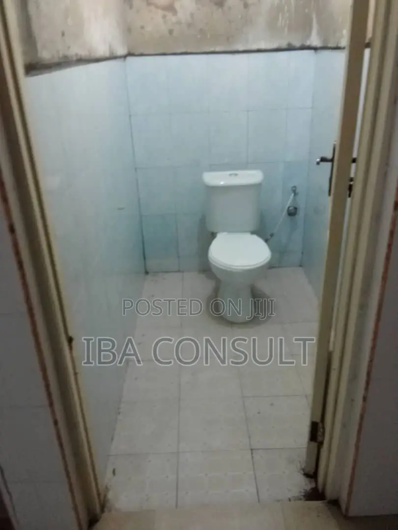 8bdrm House in Oyarifa Mall Area for sale