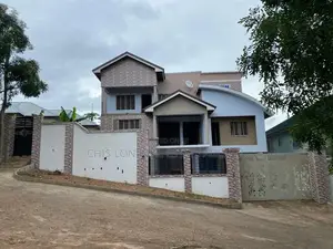 5bdrm House in Sharp-Connect., Sowutwuom for Sale