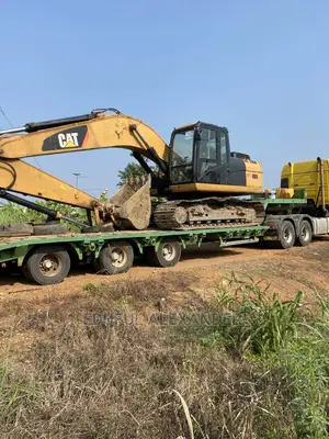 Excavator for Rent 320d2 Very Strong Machine No Gallamsey