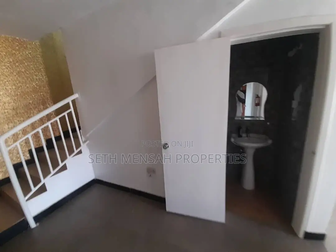 3bdrm Apartment in SKM Property, Teshie for Rent