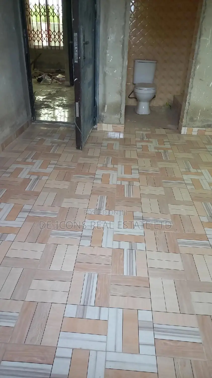 3bdrm House in De-Icons Real Estate, Awutu Senya East Municipal
