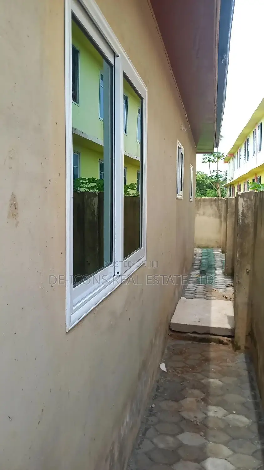 3bdrm House in De-Icons Real Estate, Awutu Senya East Municipal