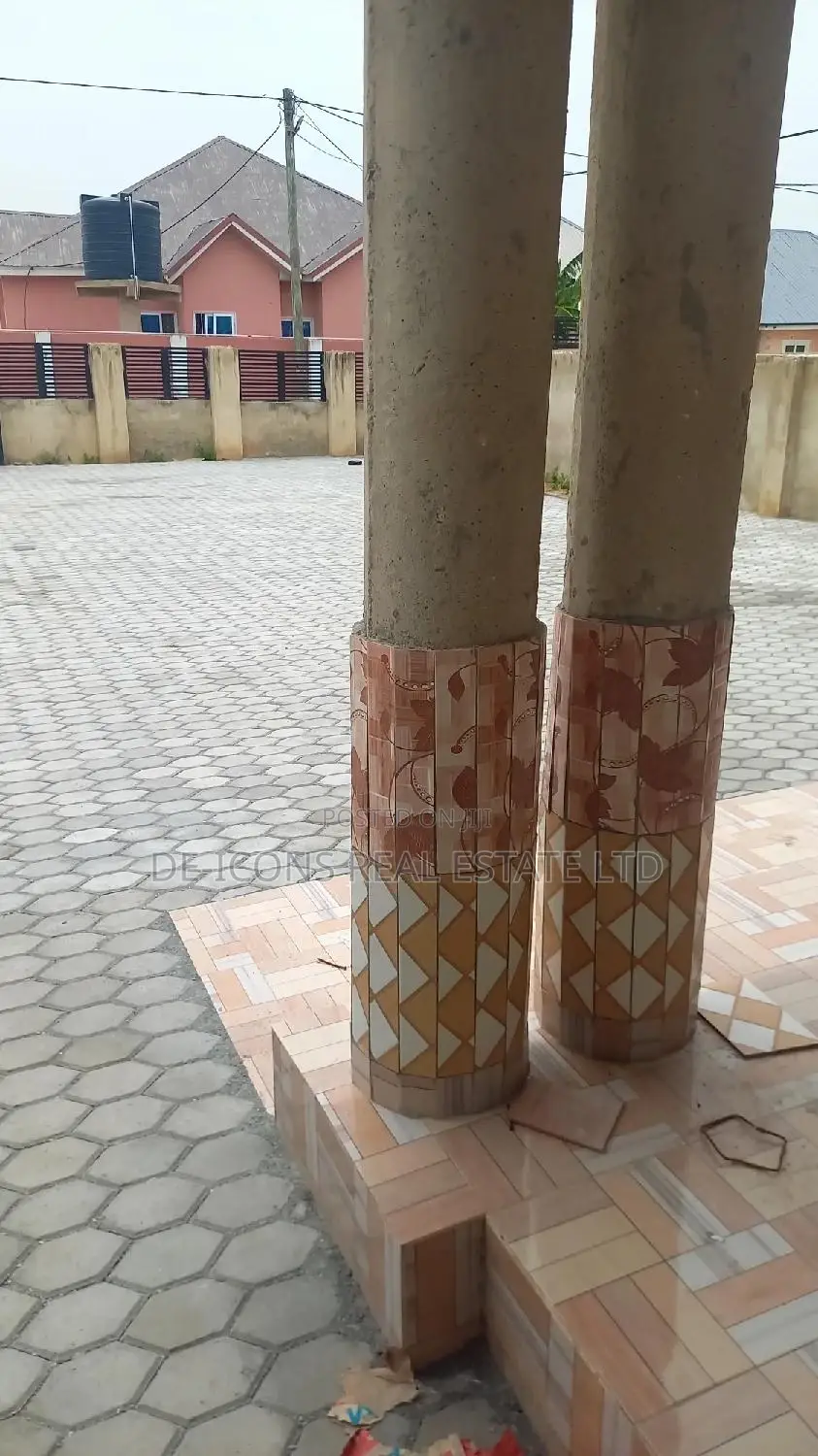 3bdrm House in De-Icons Real Estate, Awutu Senya East Municipal
