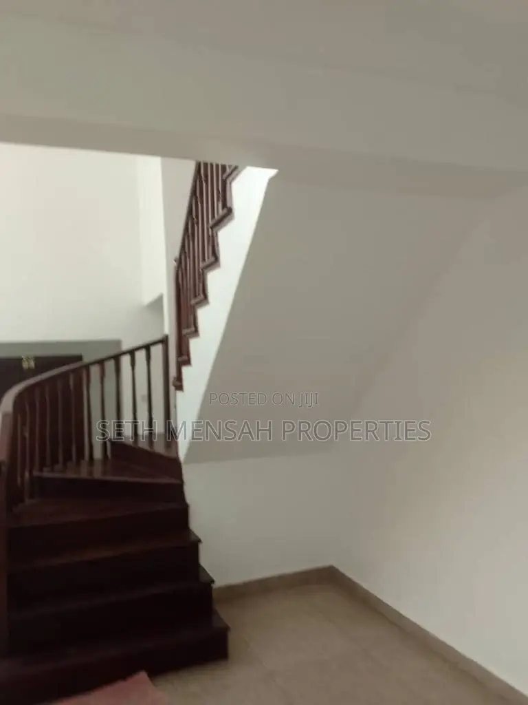 5bdrm House in SKM Property, Labone for Rent