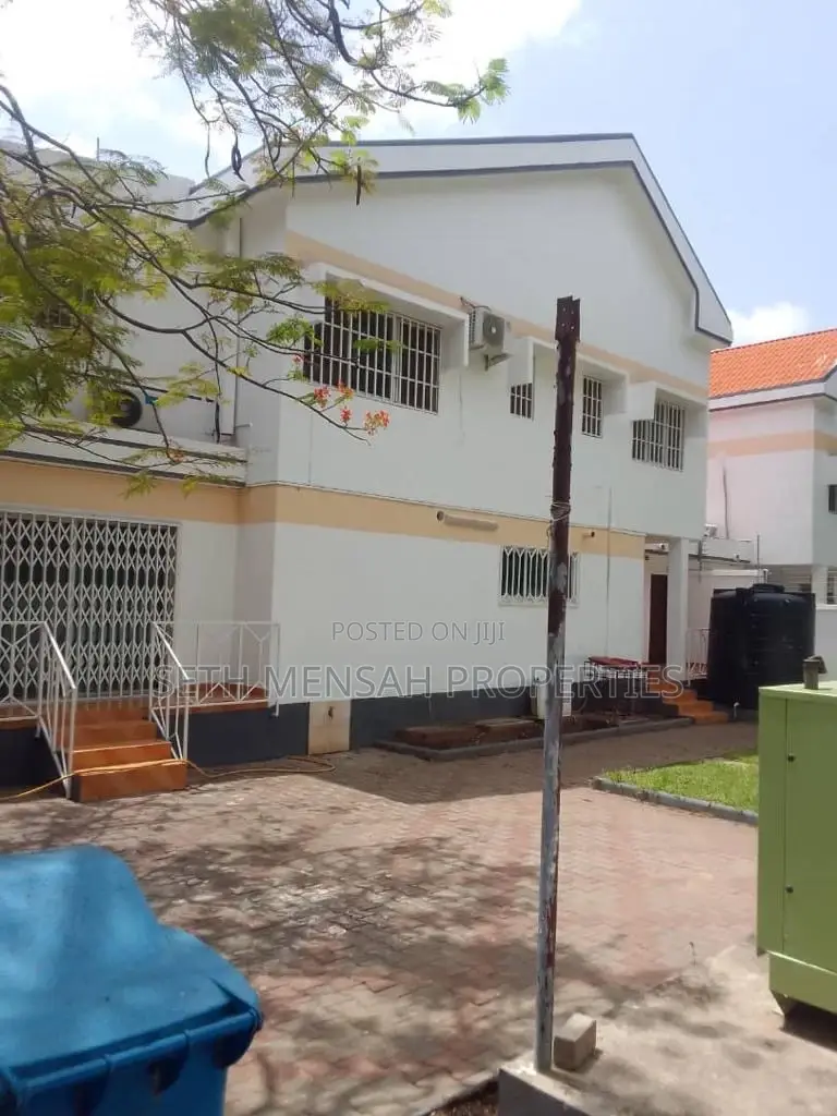 5bdrm House in SKM Property, Labone for Rent
